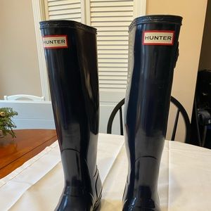 Navy blue Hunter rain boots. Women’s size 7. Like new